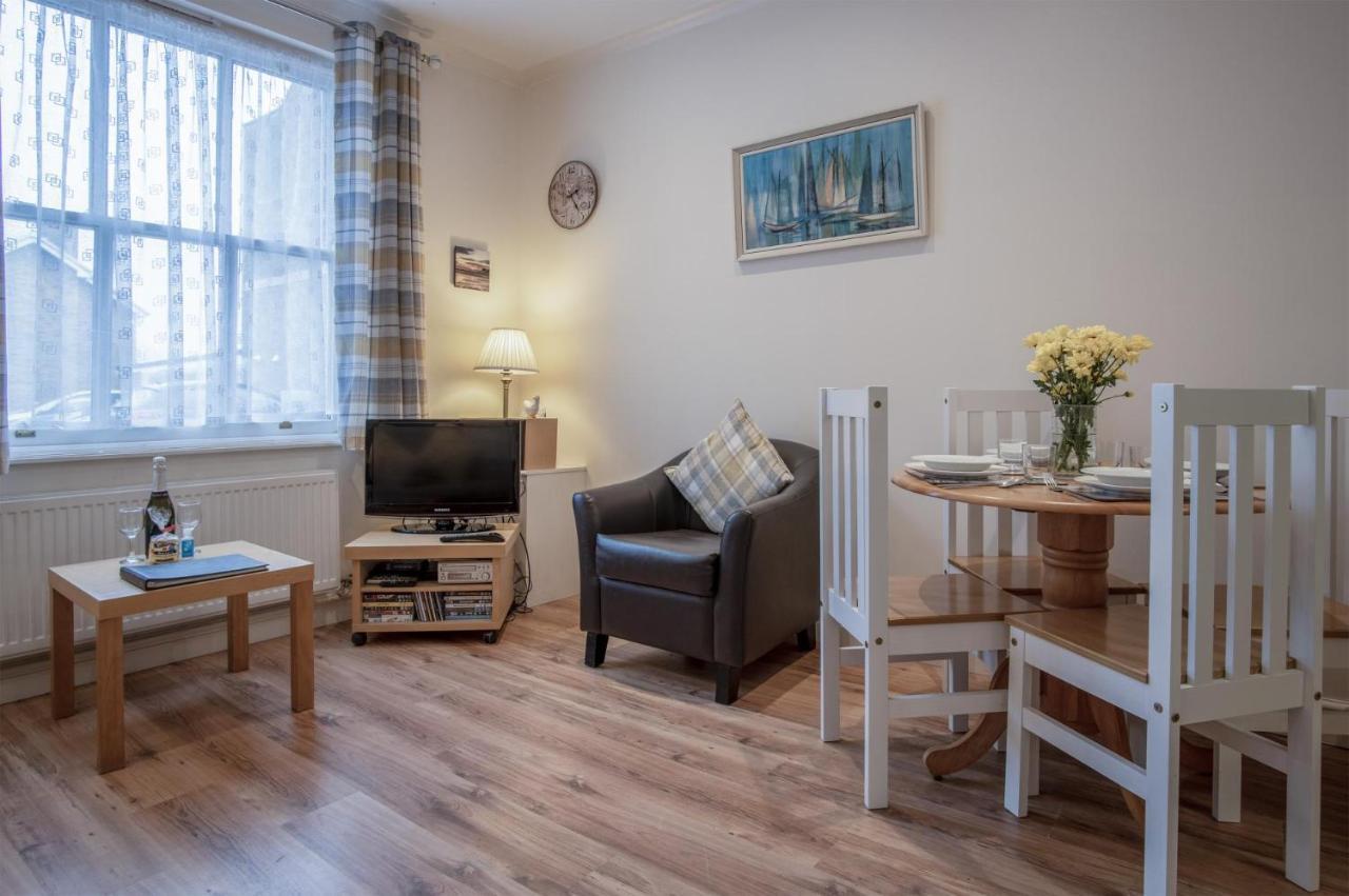 Arcadia - 1 Bedroom Apartment - Tenby Exteriör bild
